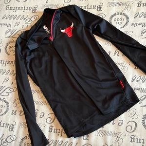 Boys Bulls Half zip up - L - never worn